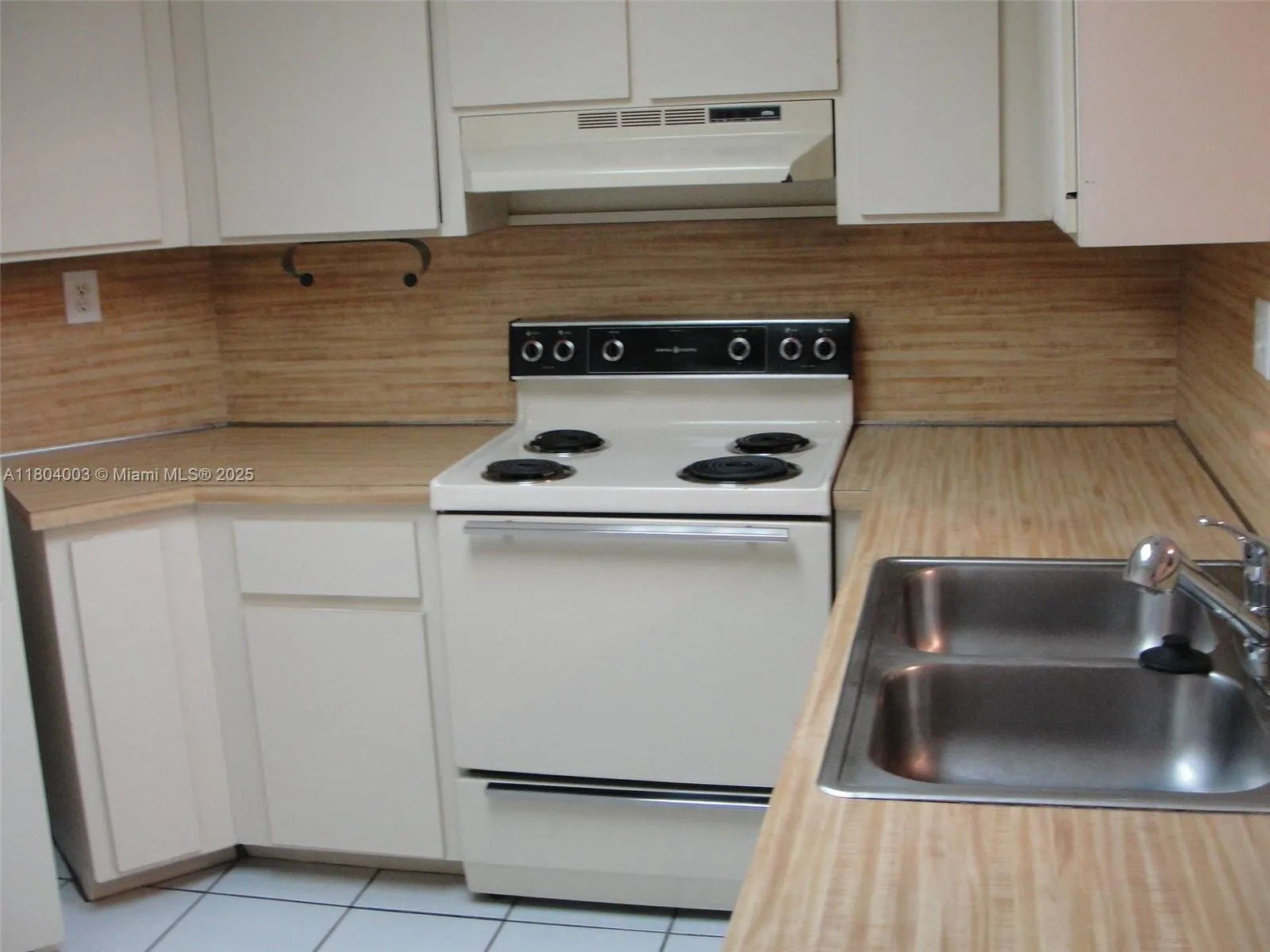 Miami, Florida 33172, United States, 2 Bedrooms Bedrooms, ,2 BathroomsBathrooms,Residential,Active,130642