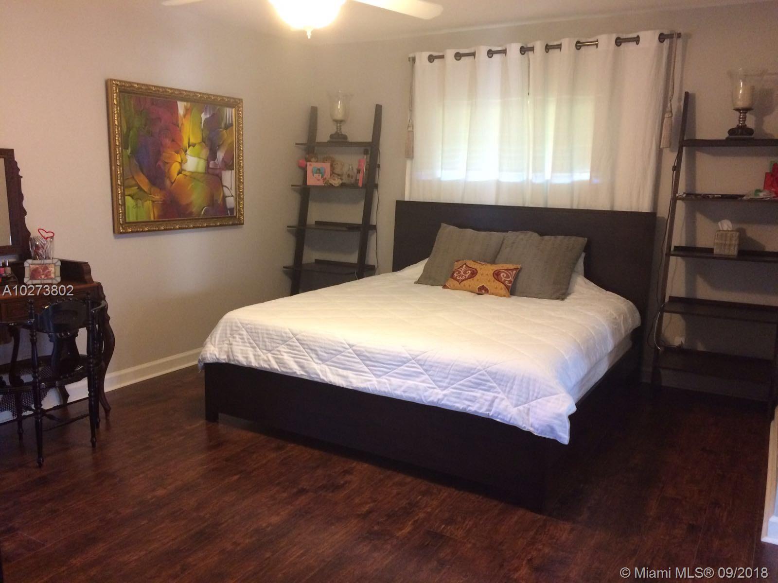 HITCHENS ESTATES PB 113-5 - Residential