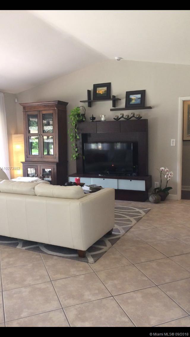 HITCHENS ESTATES PB 113-5 - Residential