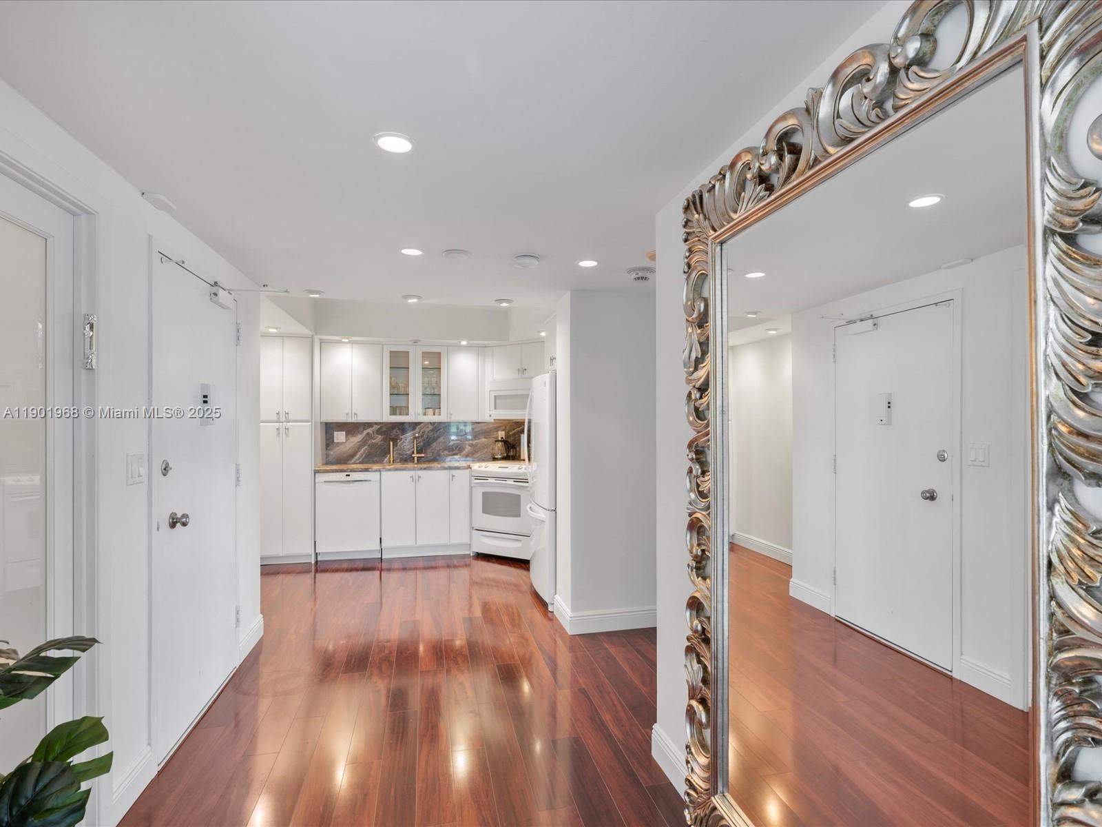 ARLEN HOUSE WEST CONDO - Residential