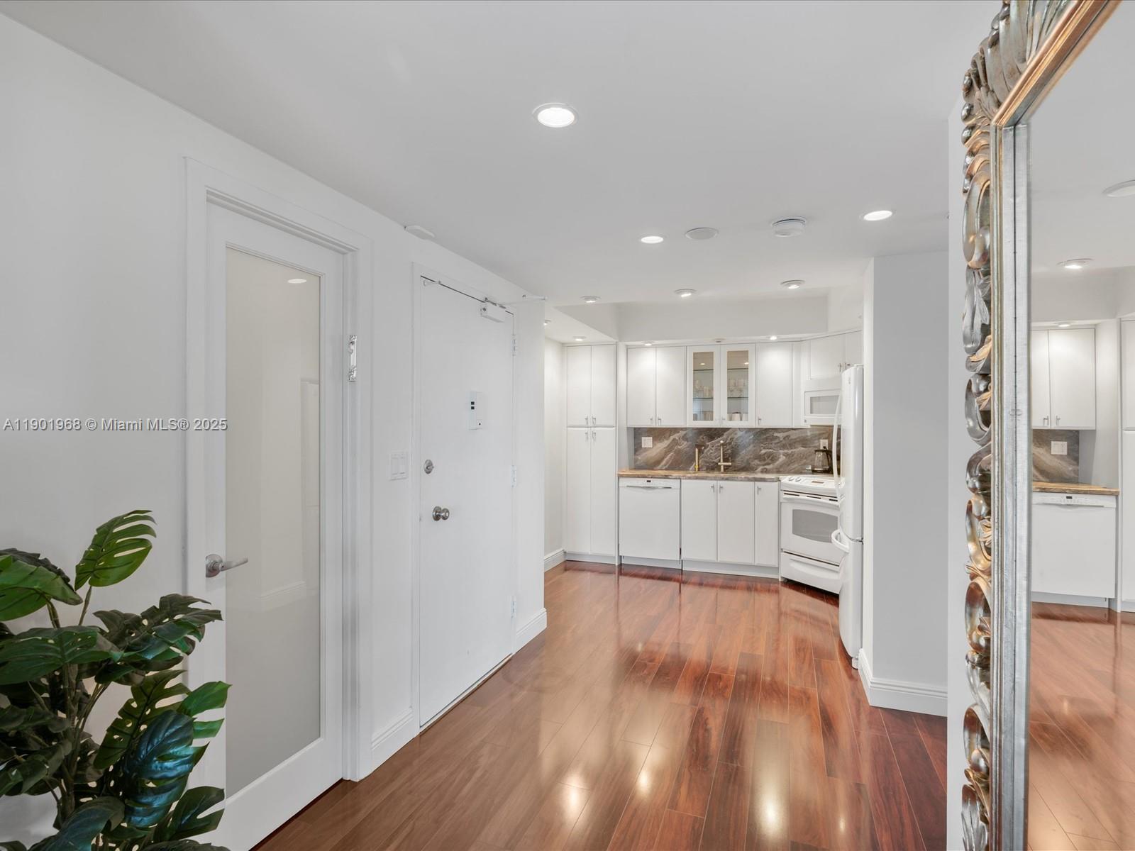 ARLEN HOUSE WEST CONDO - Residential