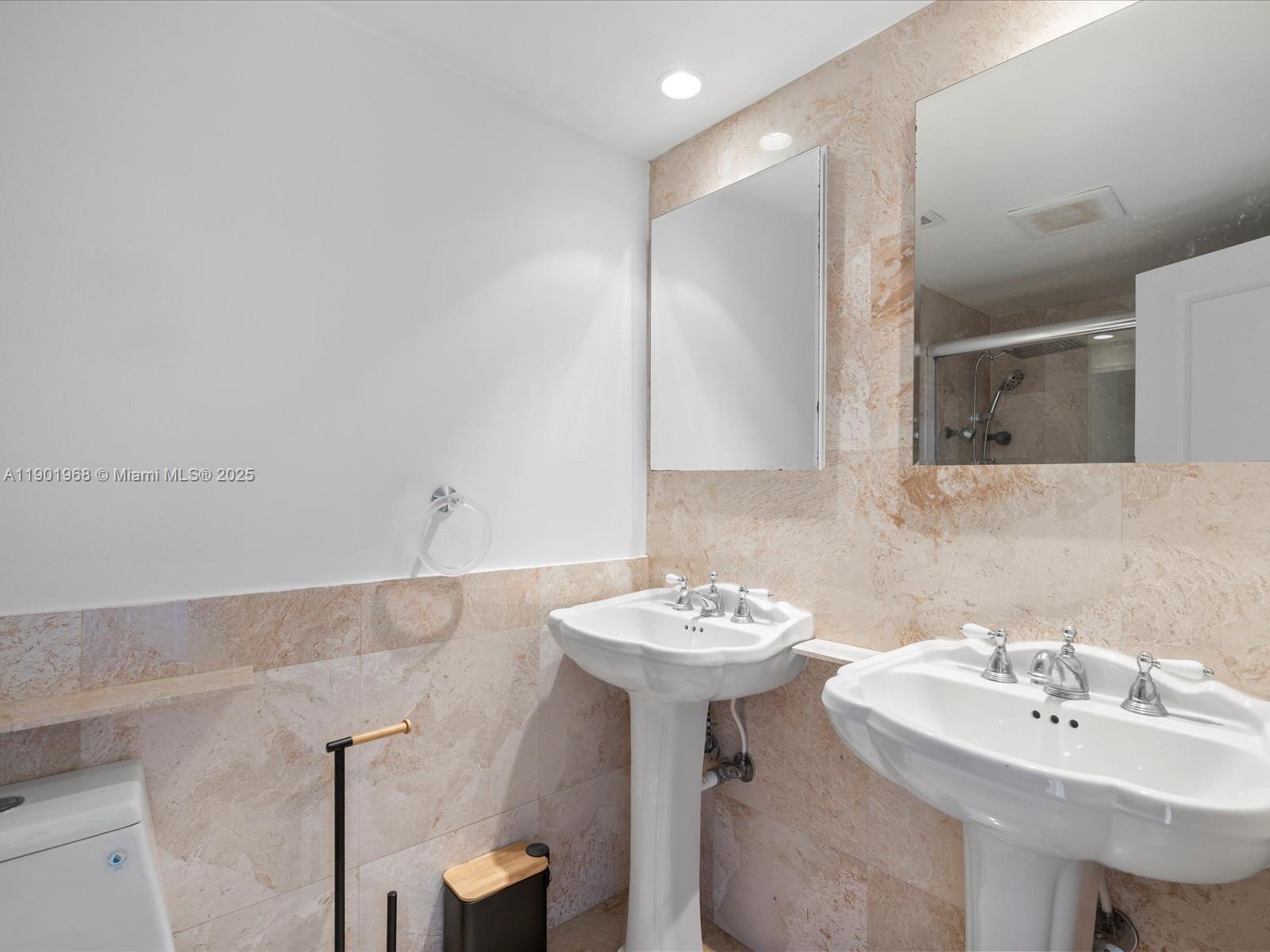 ARLEN HOUSE WEST CONDO - Residential