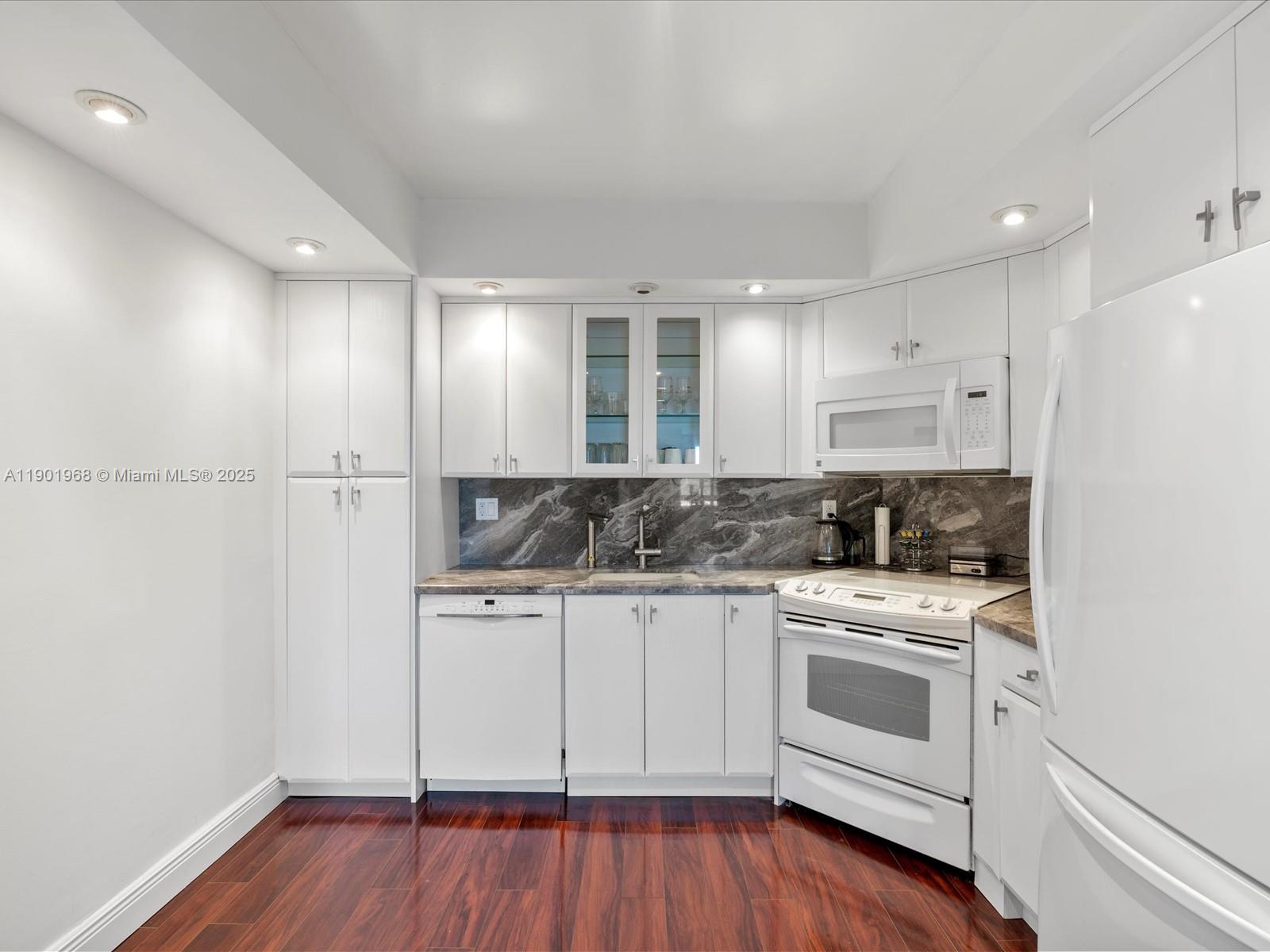 ARLEN HOUSE WEST CONDO - Residential