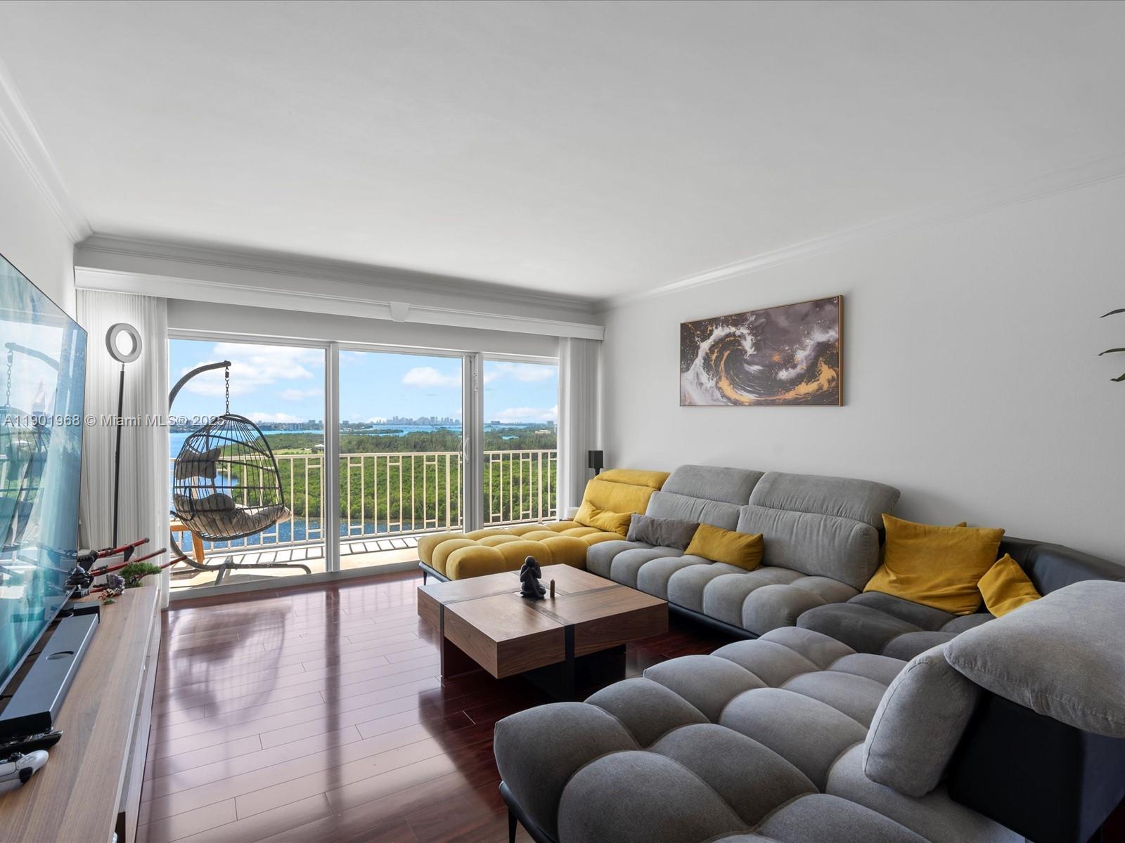 ARLEN HOUSE WEST CONDO - Residential