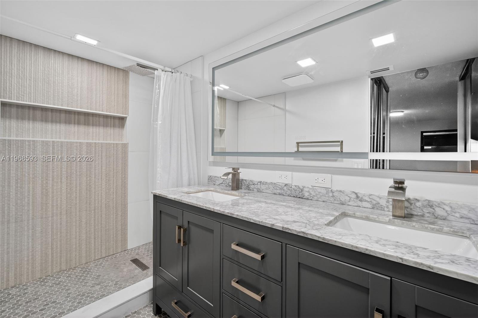 C H E ACRES - Residential