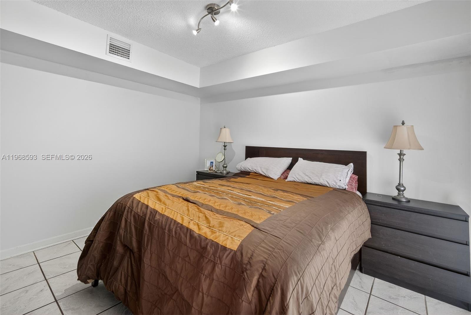 C H E ACRES - Residential