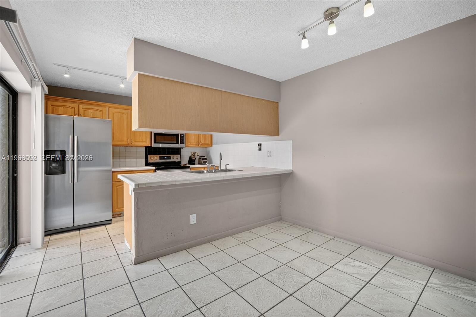 C H E ACRES - Residential