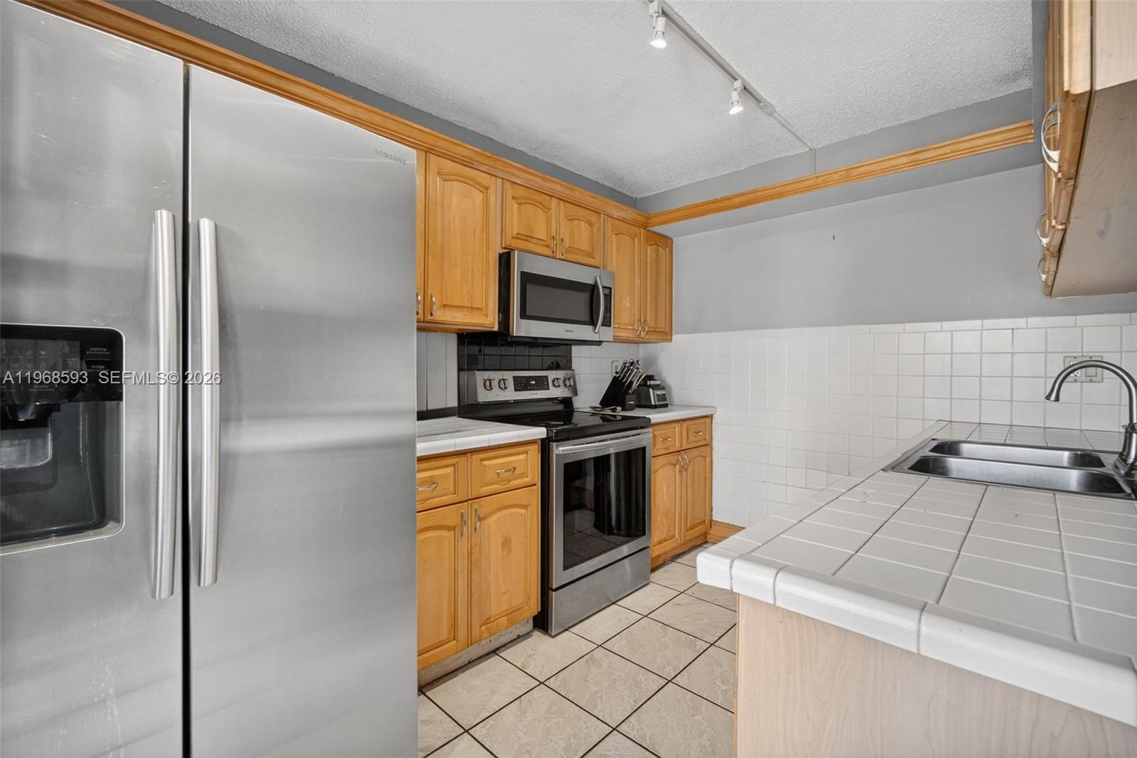 C H E ACRES - Residential