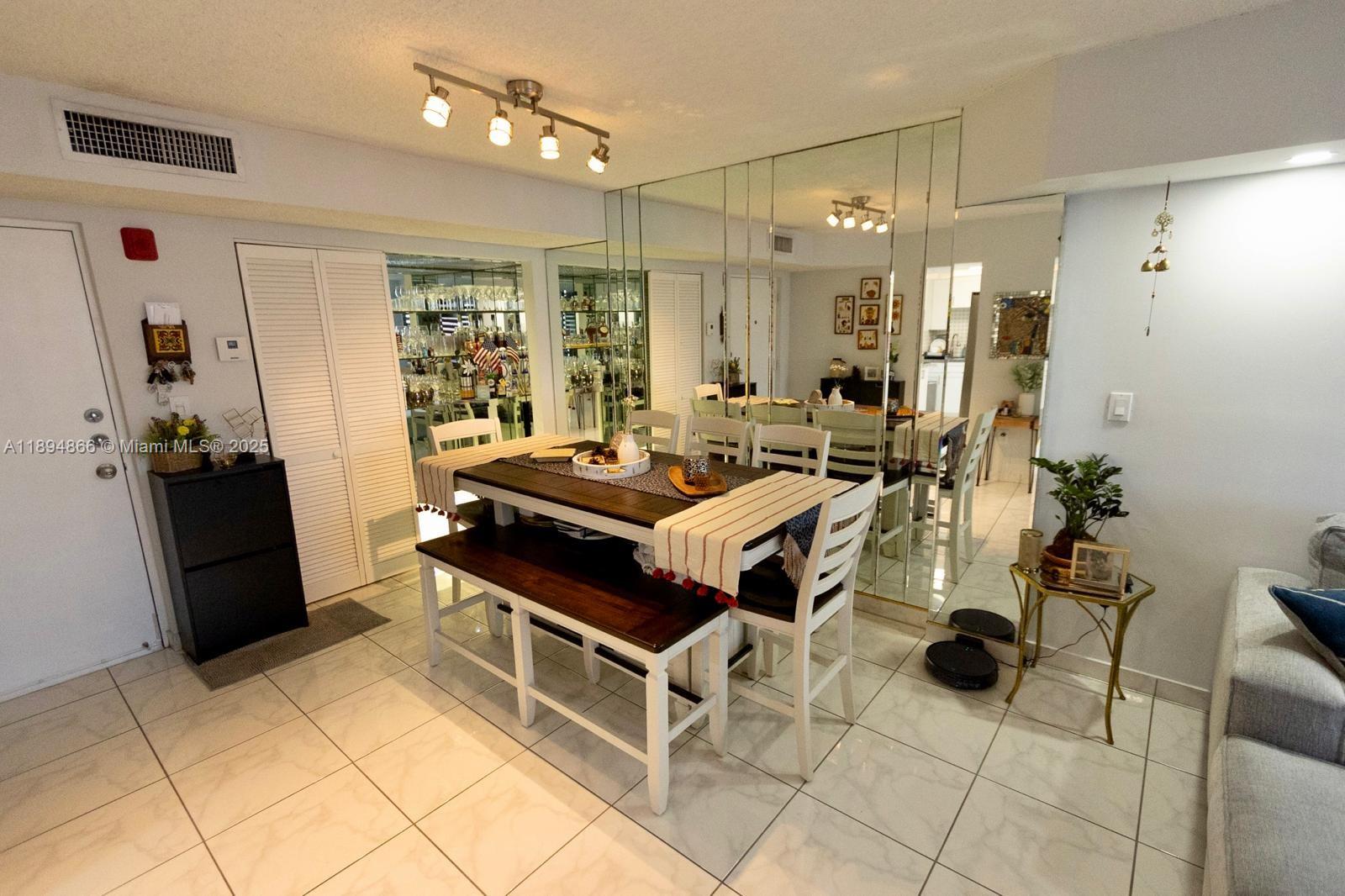 ABBOTT GARDENS CONDO - Residential Lease