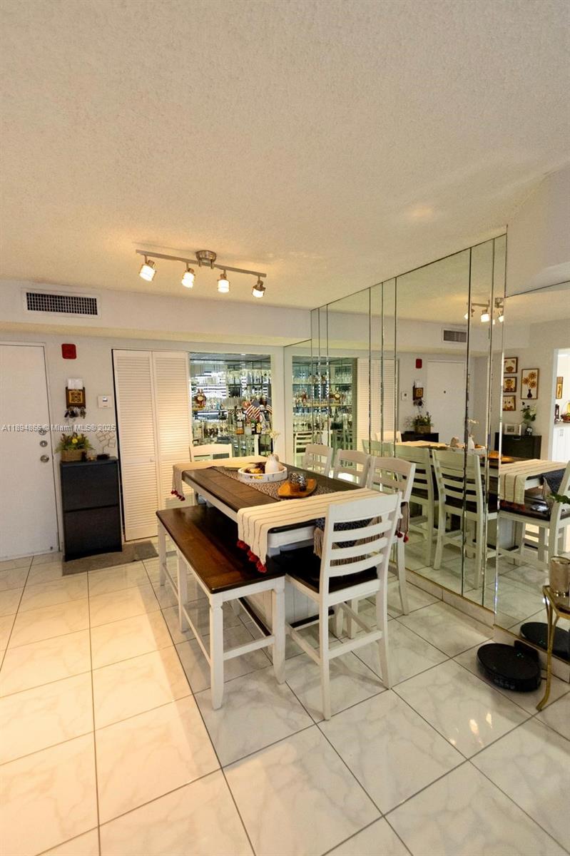 ABBOTT GARDENS CONDO - Residential Lease