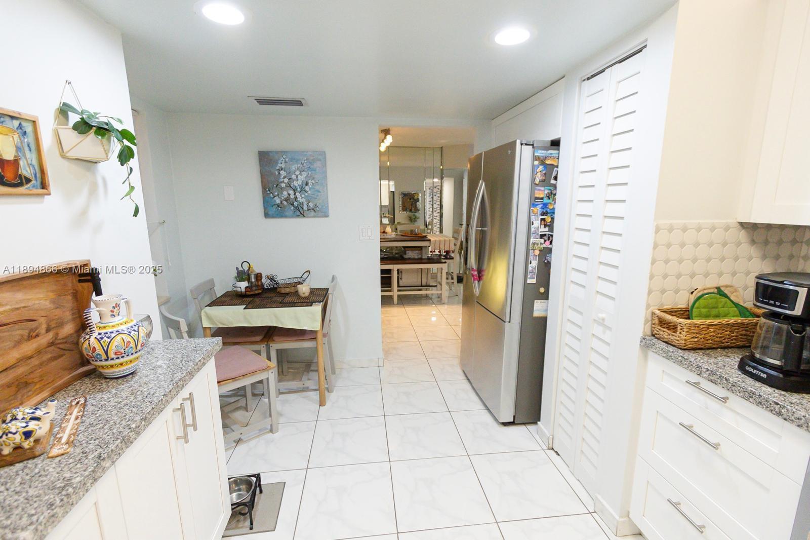 ABBOTT GARDENS CONDO - Residential Lease