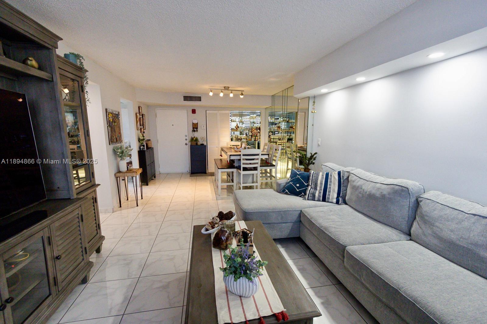 ABBOTT GARDENS CONDO - Residential Lease