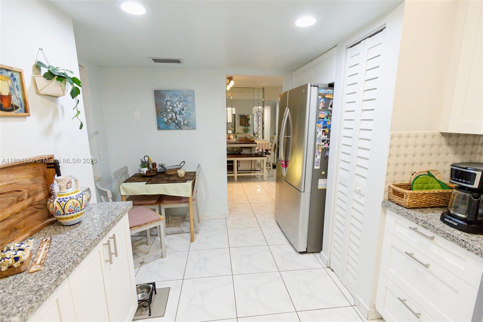 ABBOTT GARDENS CONDO - Residential Lease