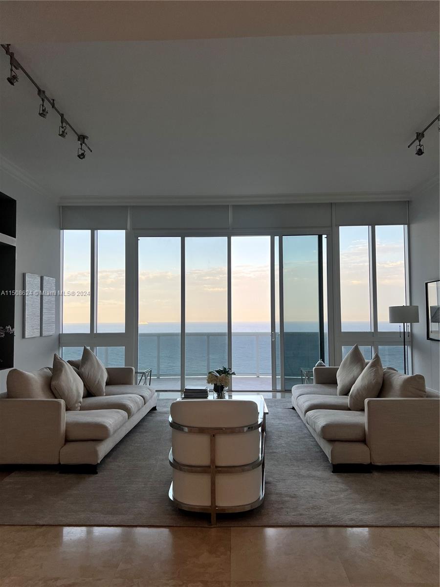 TDR TOWER I CONDO - Residential