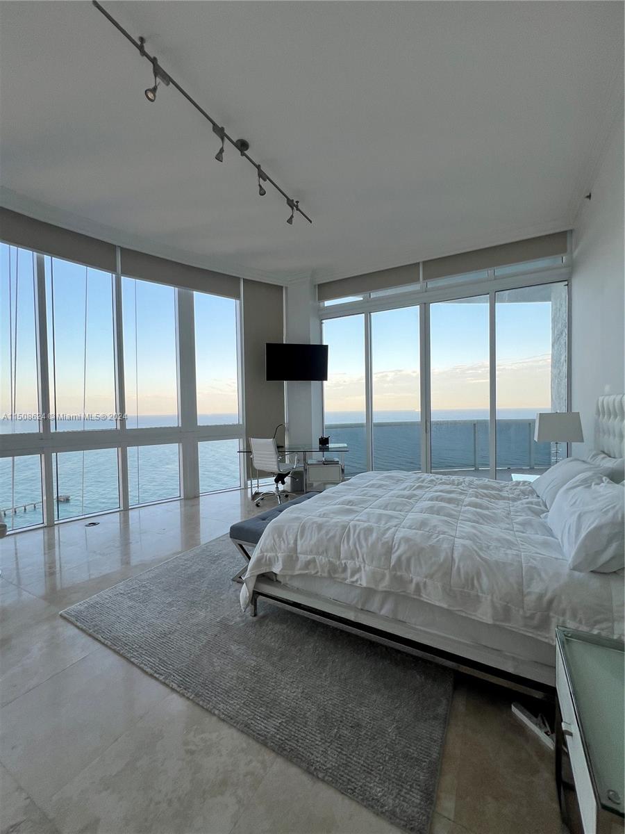 TDR TOWER I CONDO - Residential