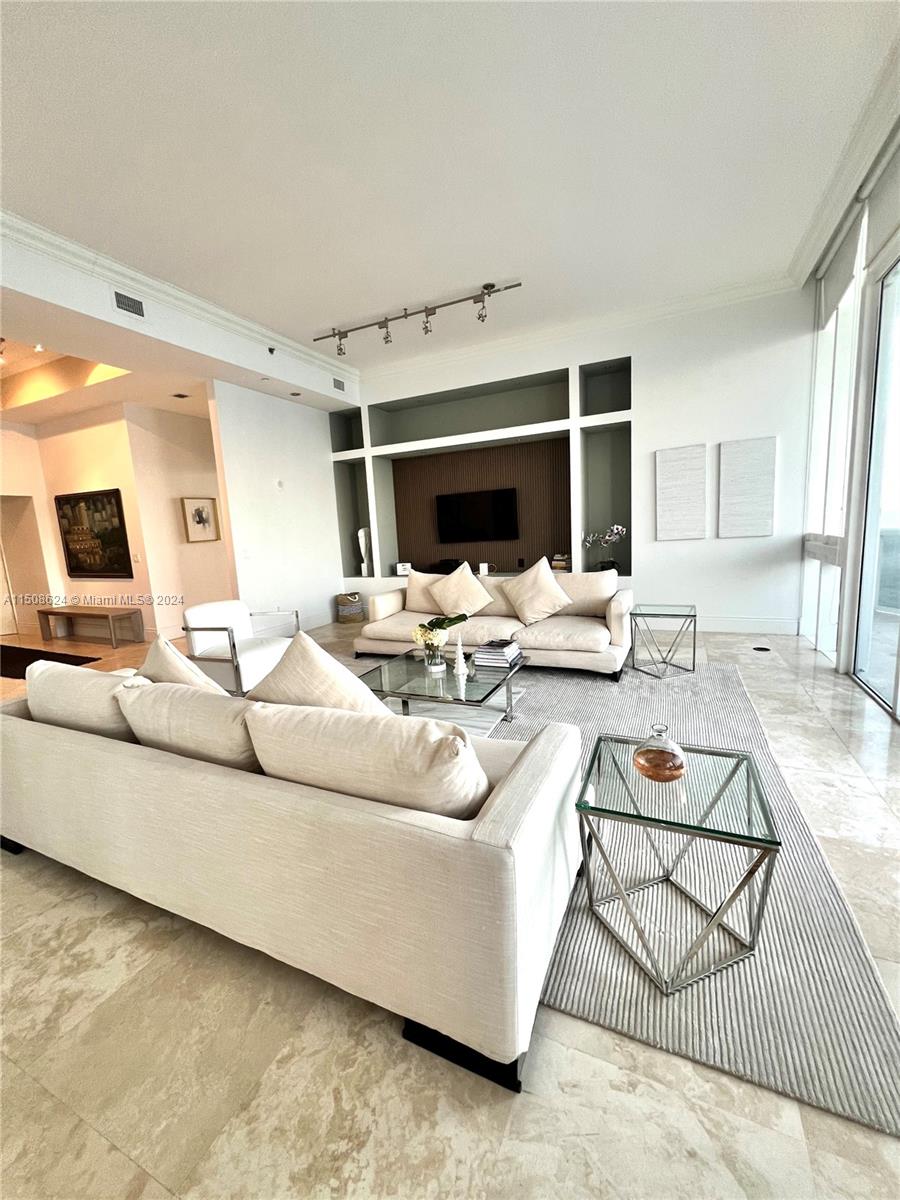 TDR TOWER I CONDO - Residential