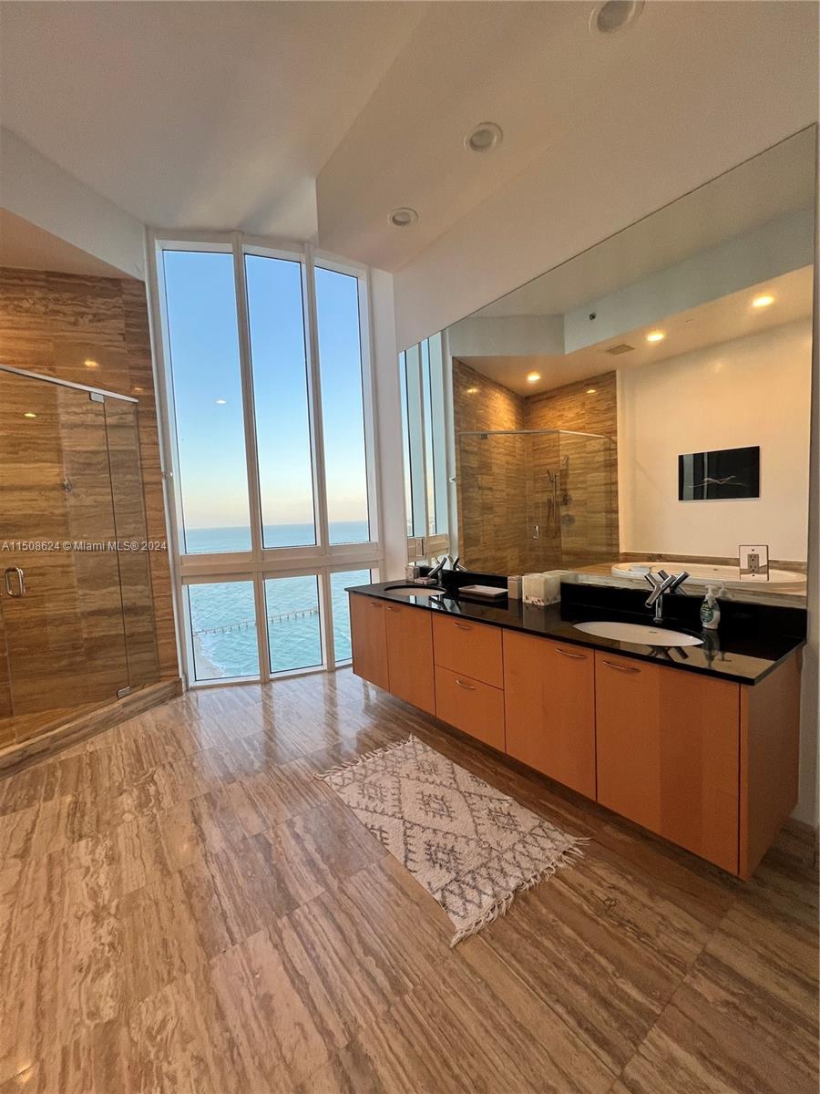 TDR TOWER I CONDO - Residential