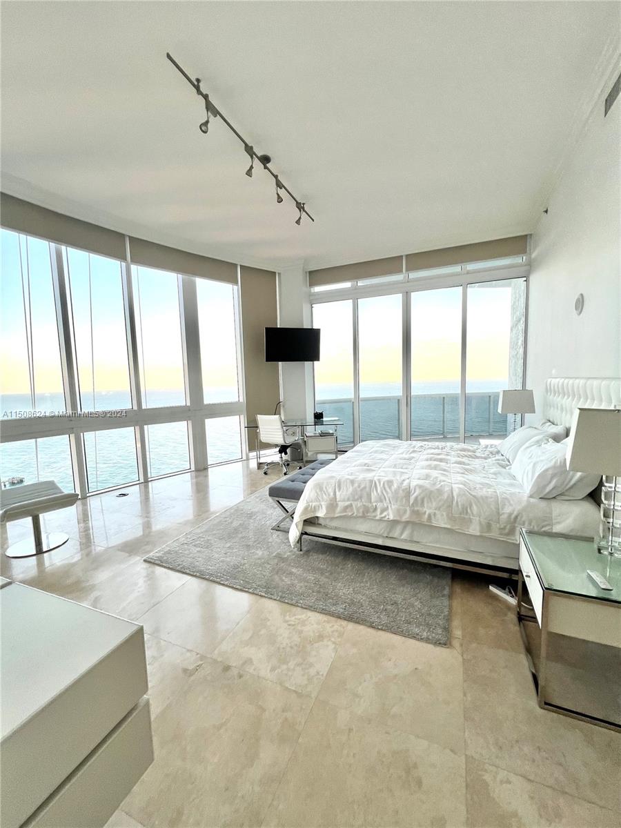 TDR TOWER I CONDO - Residential