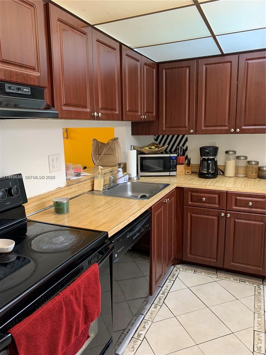 THE HORIZONS CONDO #7 - Residential Lease