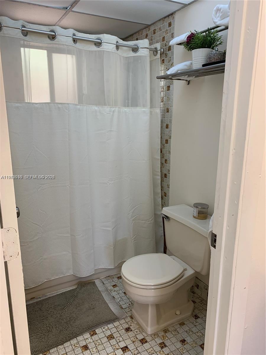 THE HORIZONS CONDO #7 - Residential Lease