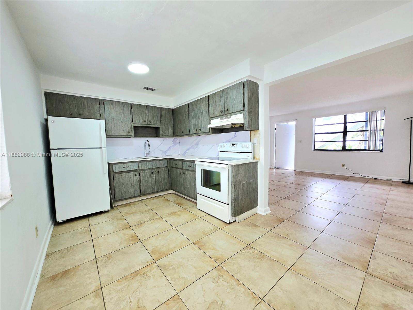 PLAYLAND VILLAGE SEC 3 - Residential Lease
