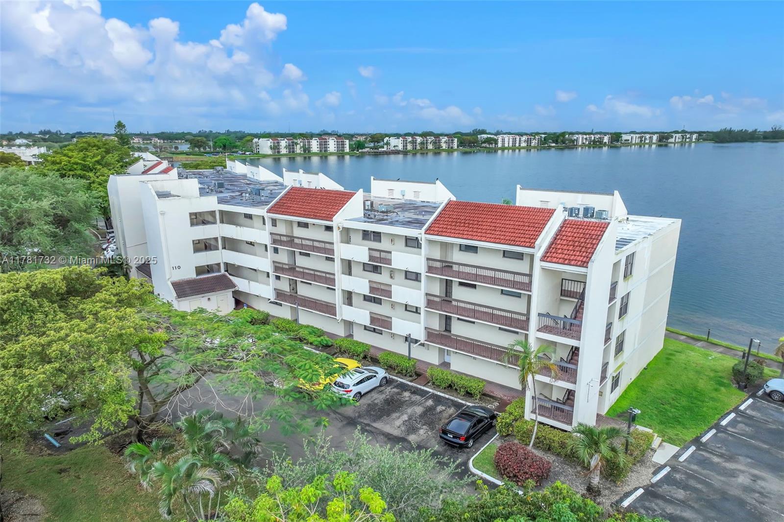 110 Lake Emerald Dr 404