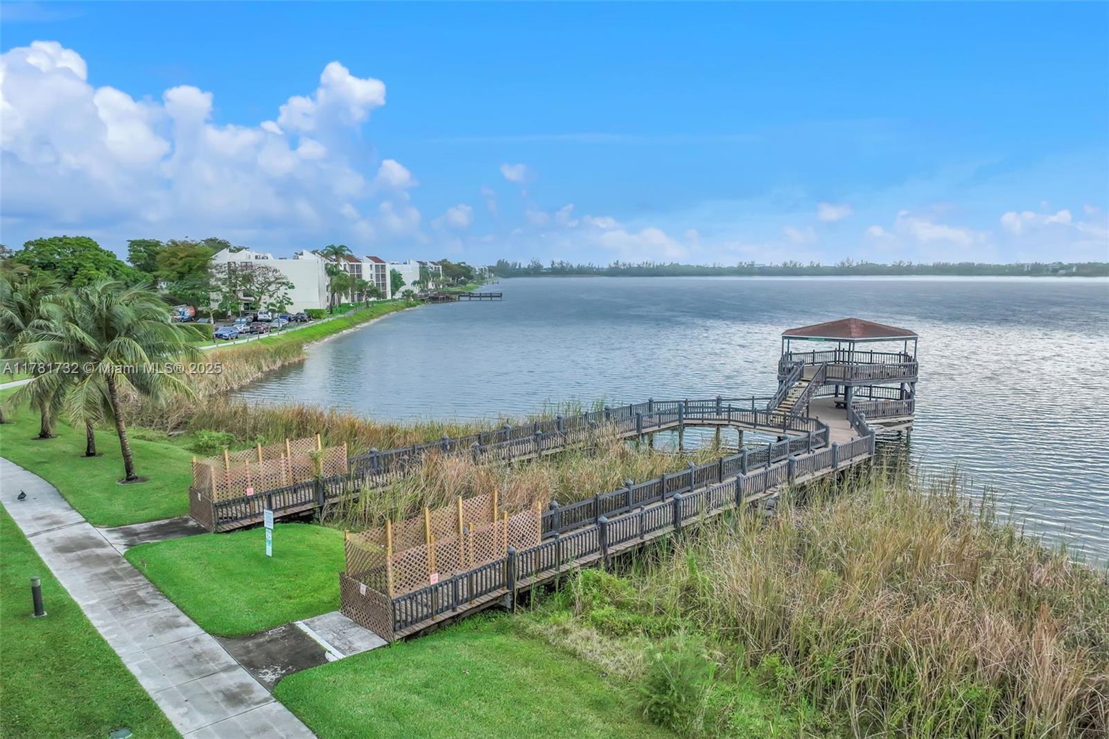 110 Lake Emerald Dr 404