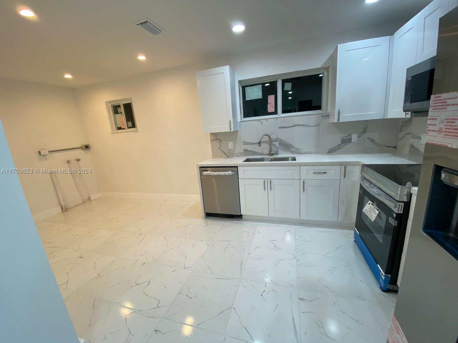 LAUDERDALE HOMESITES FIRS - Residential