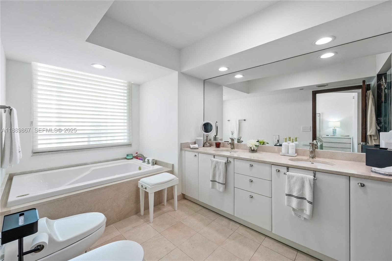 OCEANIA V CONDO - Residential