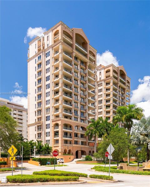 Condominium in Coral Gables FL 626 Coral Way.jpg