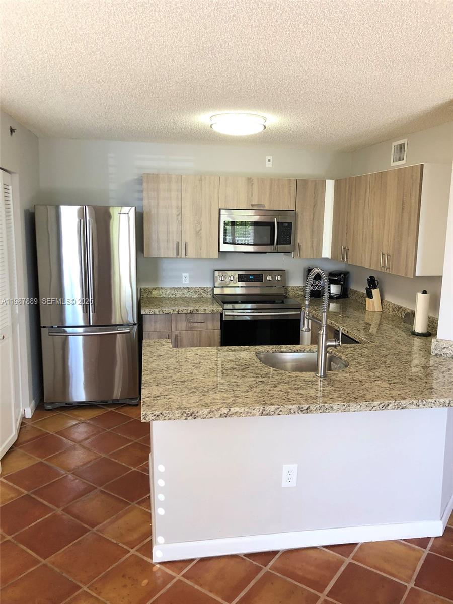 19901 E Country Club Dr 2206