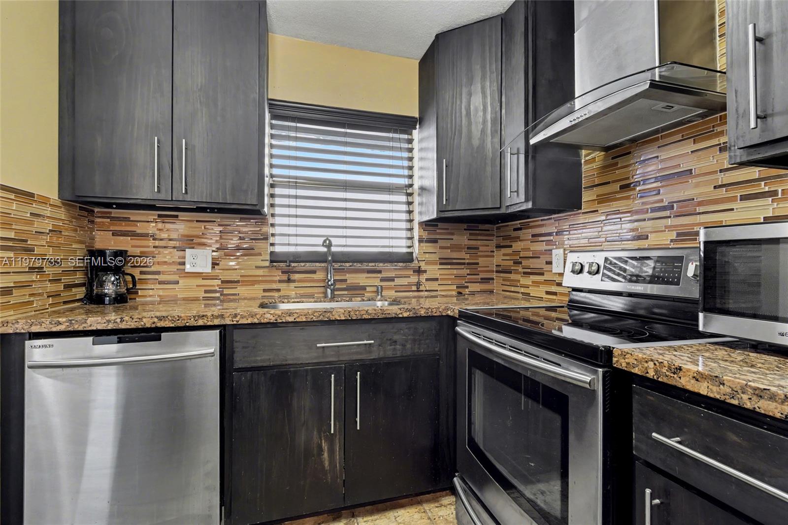 ROYAL PARK GARDENS I-C CO - Residential Lease