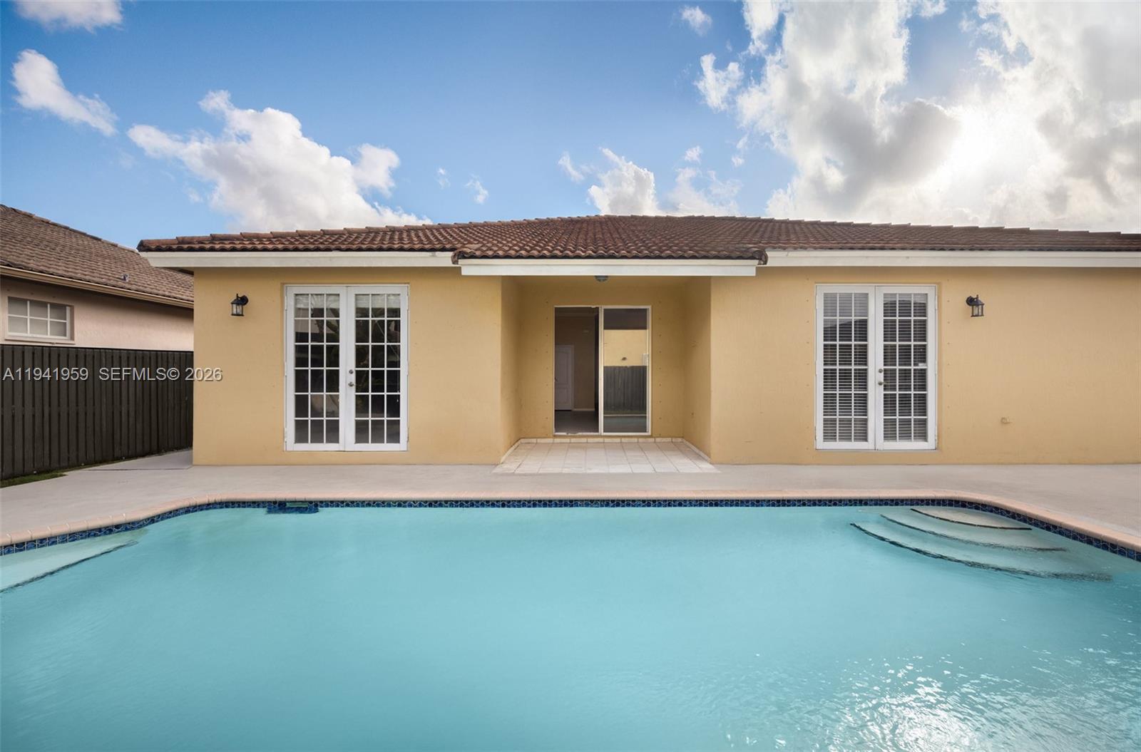 GARDEN HILLS WEST - Residential Lease