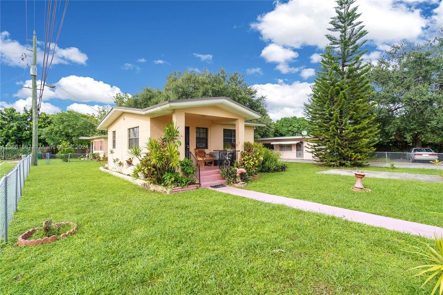 "Outstanding Investment Opportunity! This well-maintained duplex 2/1 and 1/1 offers dual income potential.Separate units and entrances, ensuring privacy for tenants. With strong rental demand in the area and steady cash flow, this property is ideal for investors seeking a high return. Don't miss out on this excellent opportunity to expand your portfolio!"