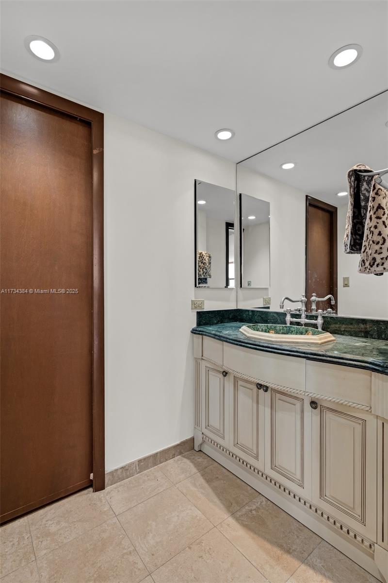 TOWERS OF KEY BISCAYNE CO - Residential