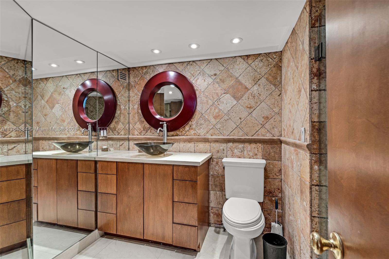 TOWERS OF KEY BISCAYNE CO - Residential