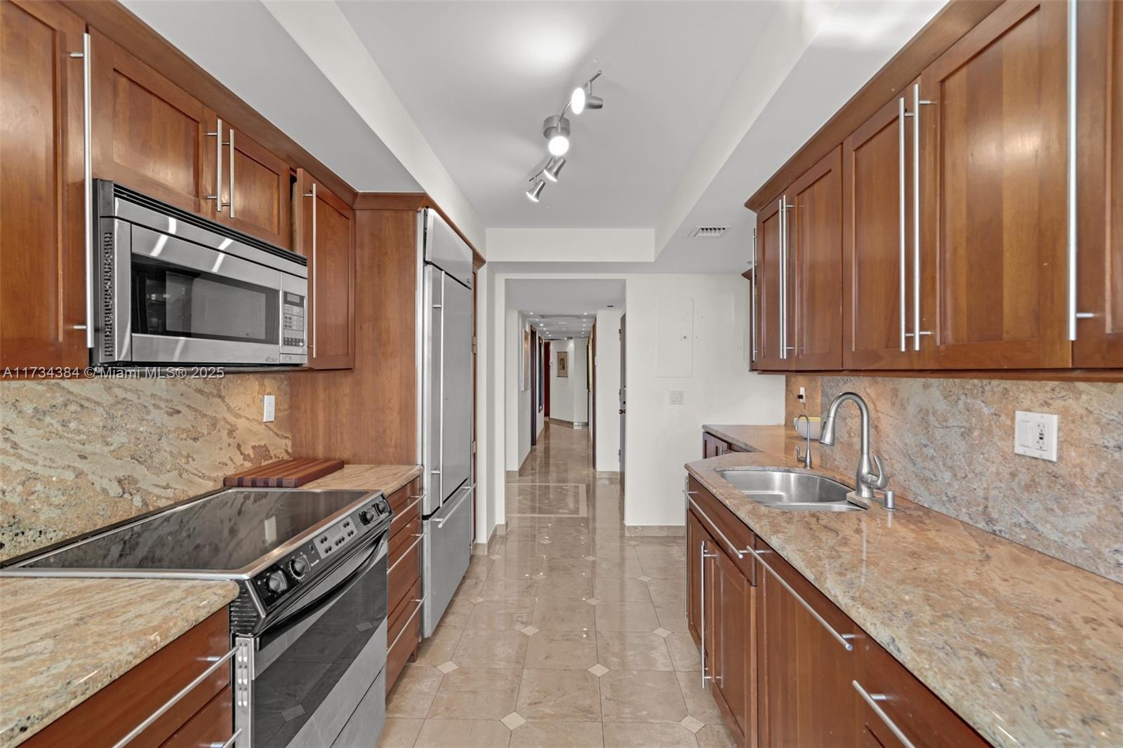 TOWERS OF KEY BISCAYNE CO - Residential