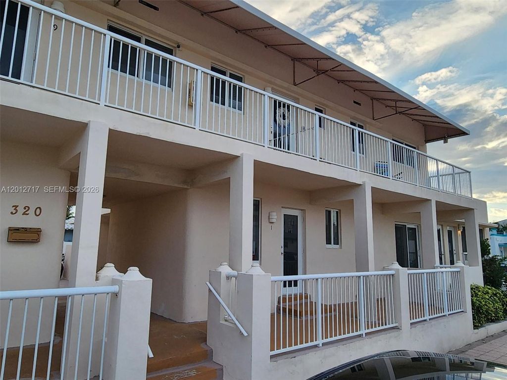 Photo of 320 New York St #1W, Hollywood, FL 33019 (MLS # A12012717)