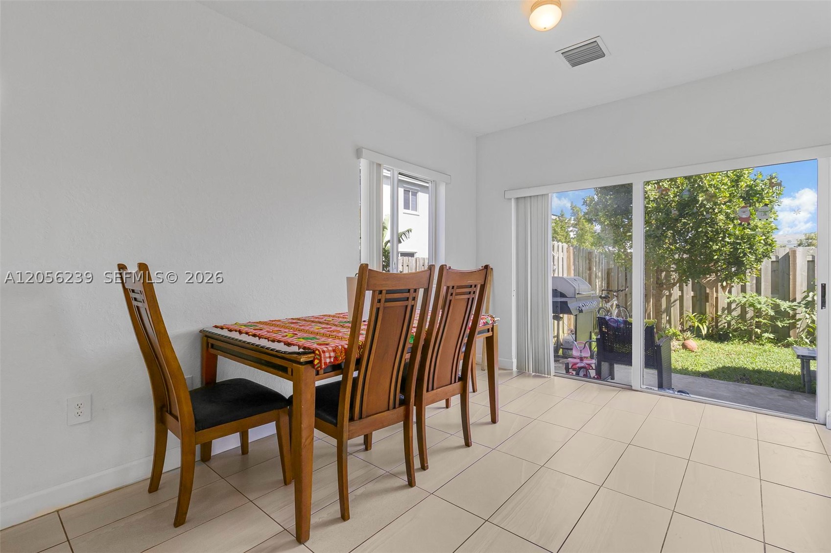 417 NW 12th Pl
