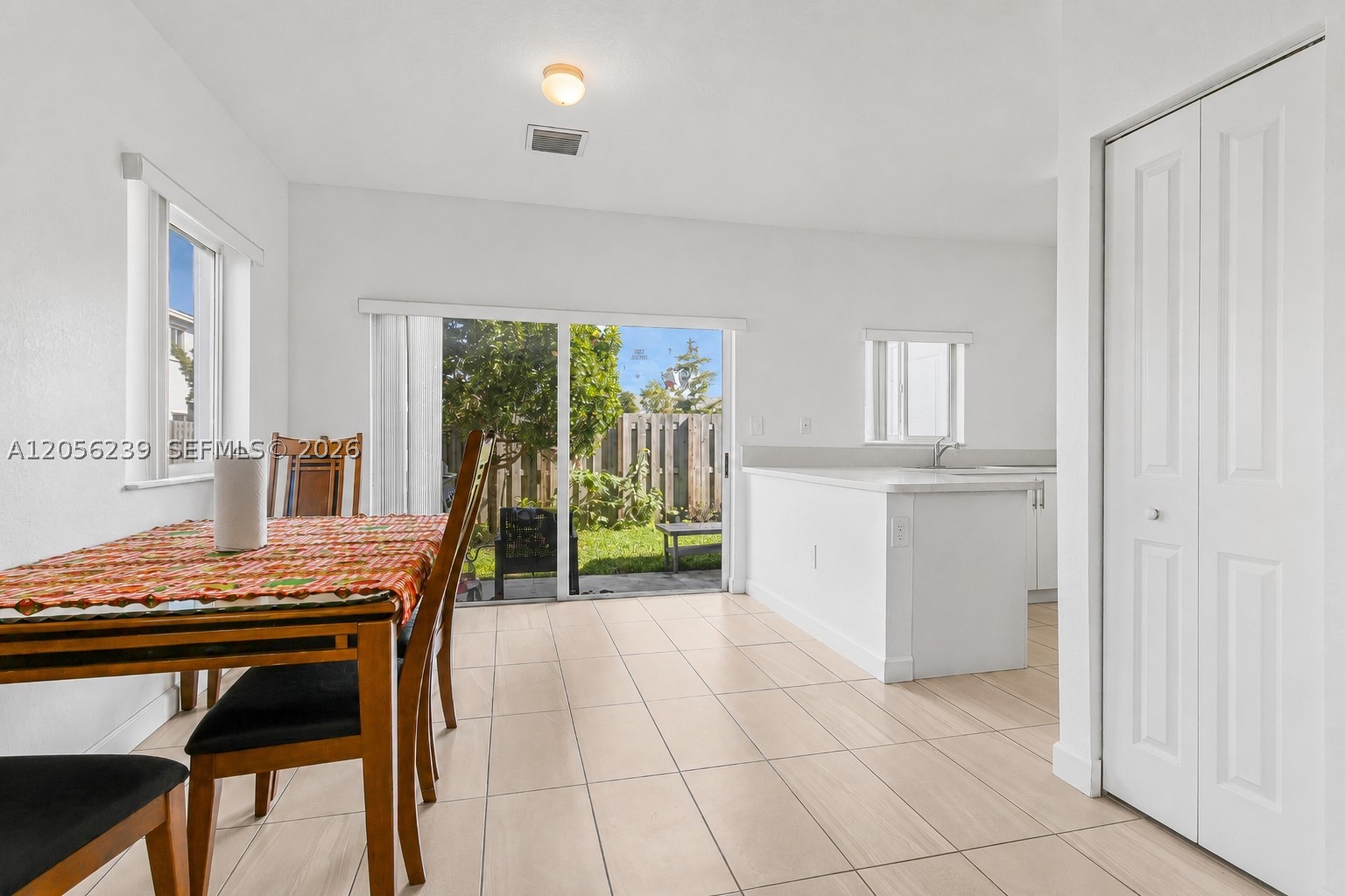 417 NW 12th Pl