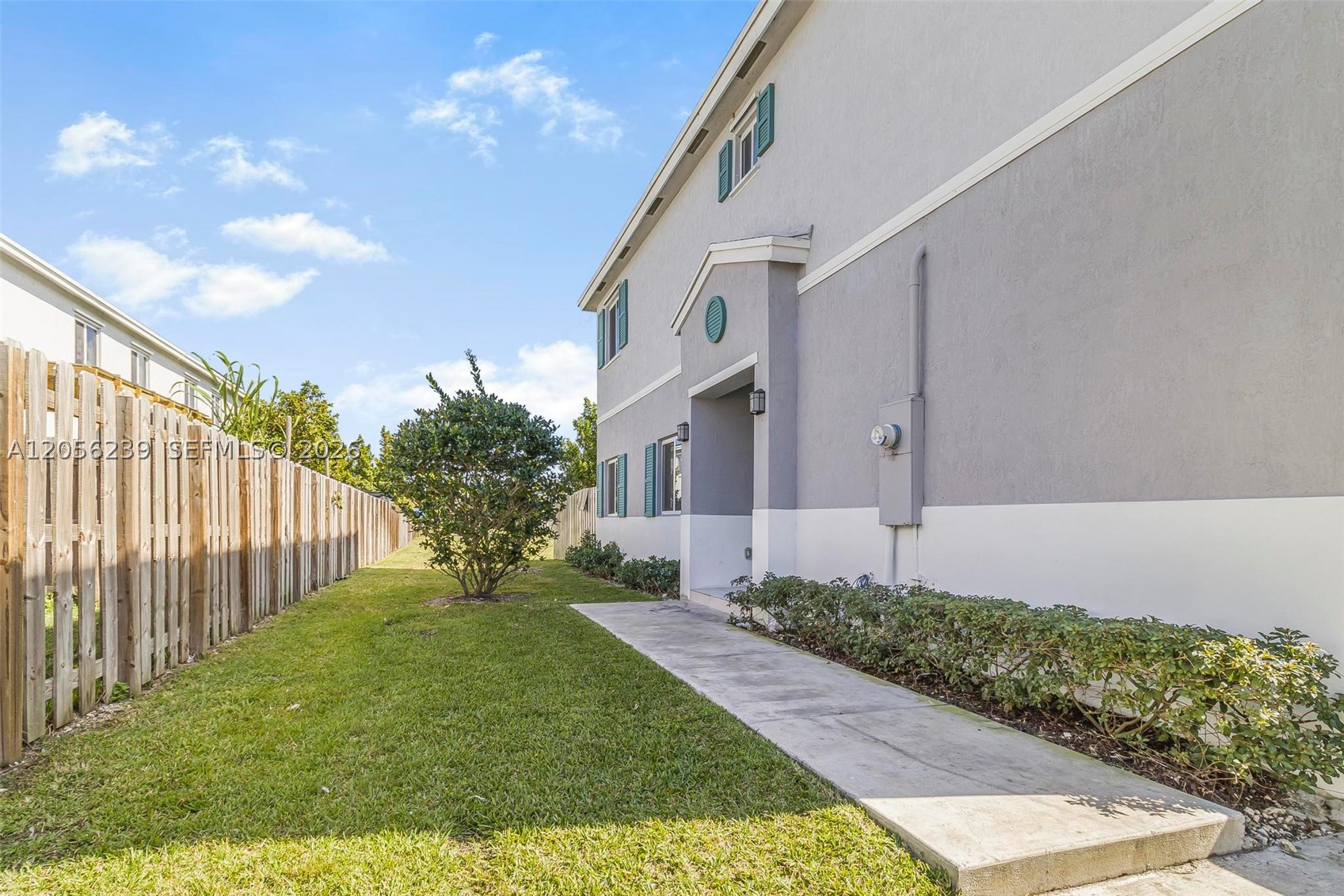 417 NW 12th Pl