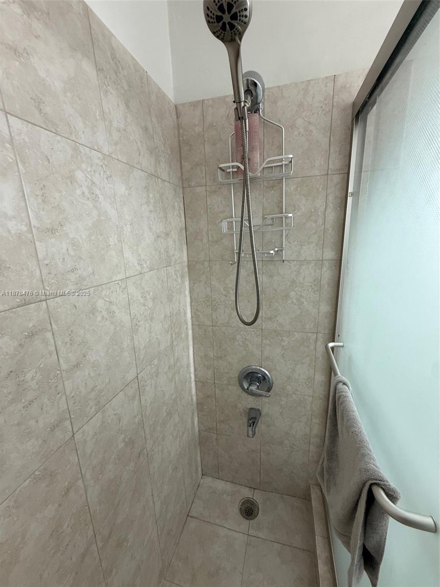 DEVON-AIRE VILLAS SEC 5 - Residential