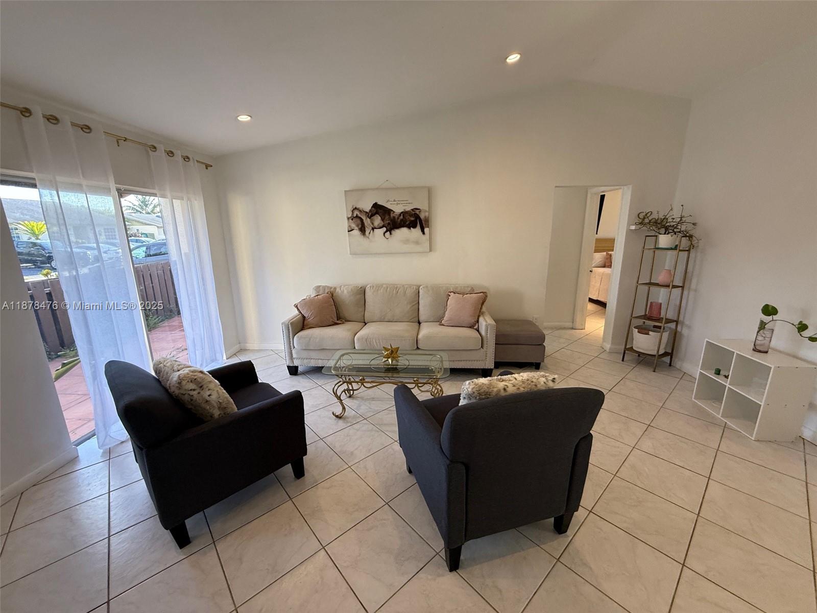 DEVON-AIRE VILLAS SEC 5 - Residential