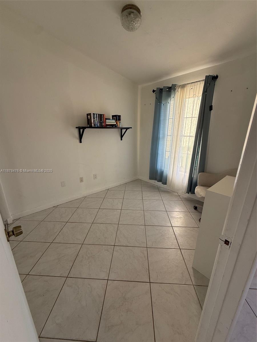 DEVON-AIRE VILLAS SEC 5 - Residential