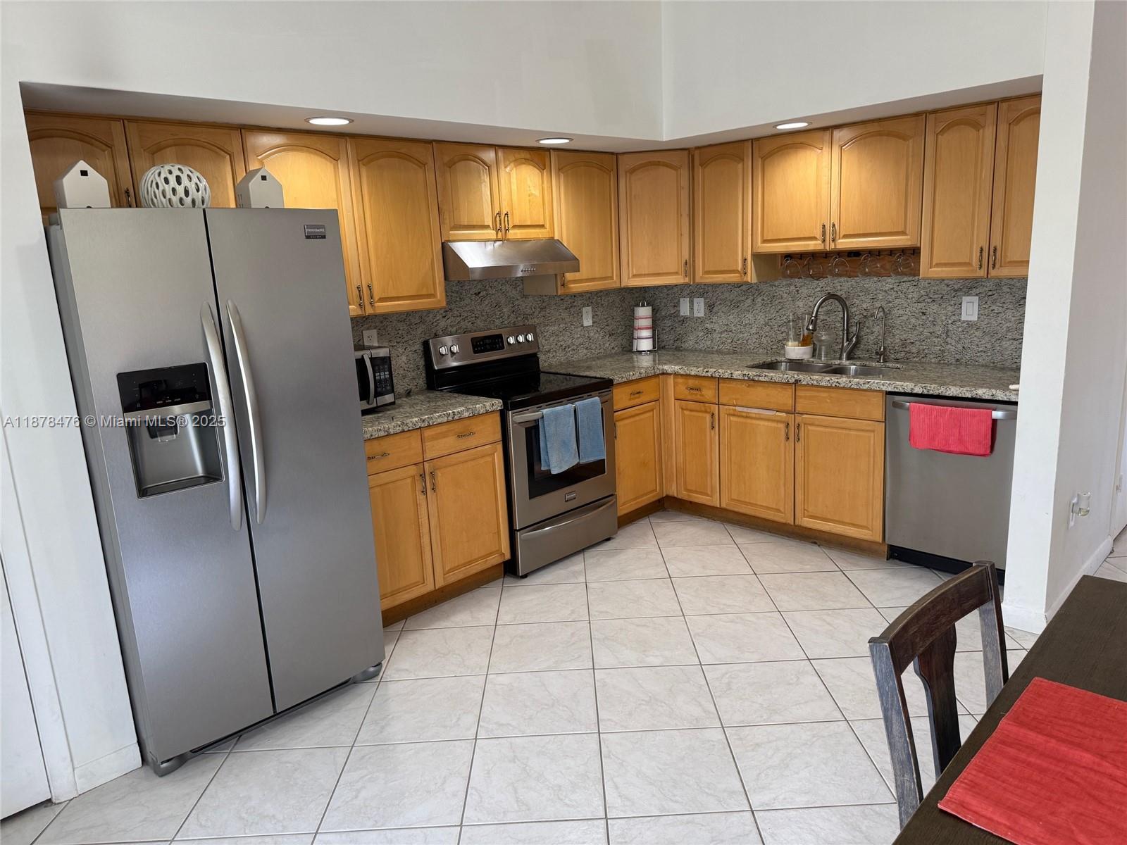 DEVON-AIRE VILLAS SEC 5 - Residential