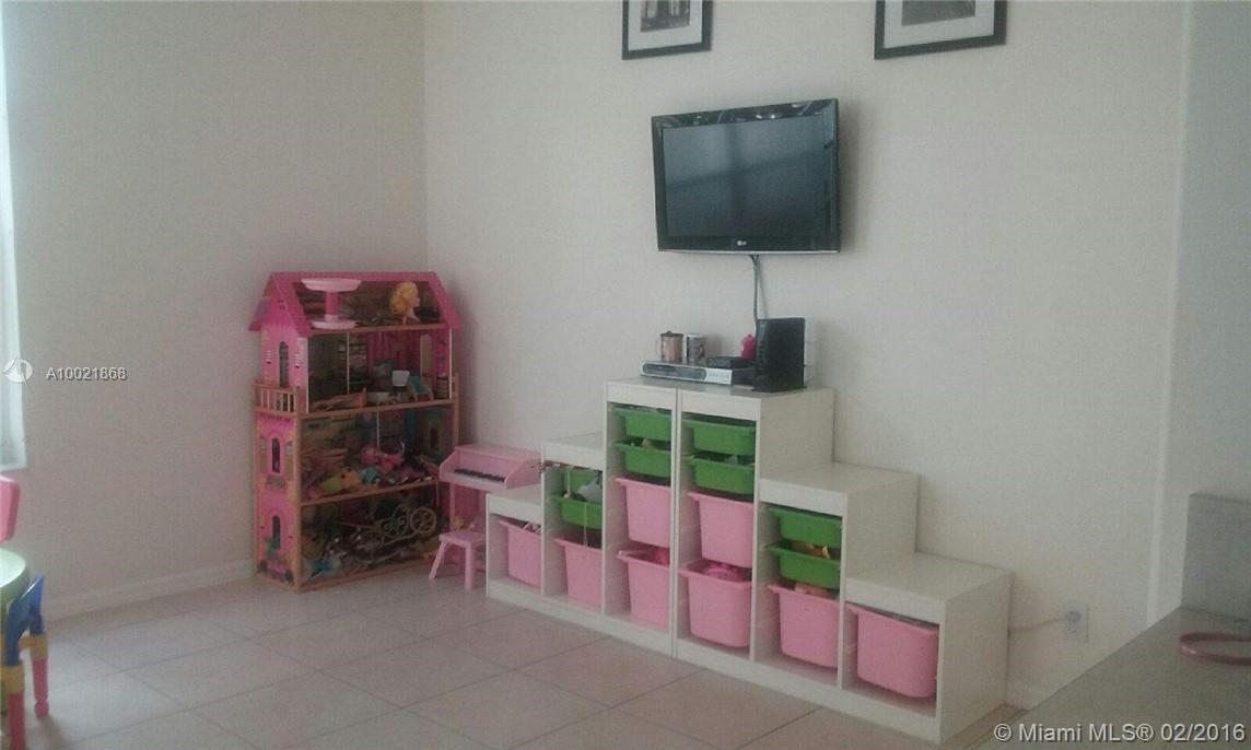 Maple Ridge 167-38 B - Residential