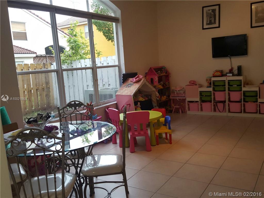 Maple Ridge 167-38 B - Residential