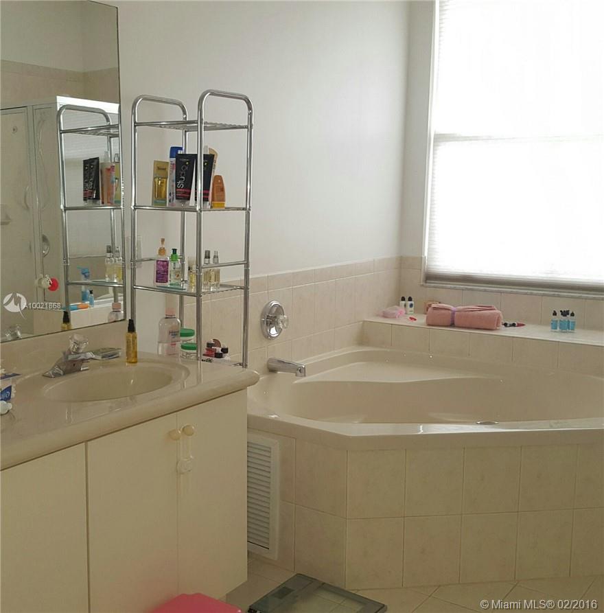 Maple Ridge 167-38 B - Residential