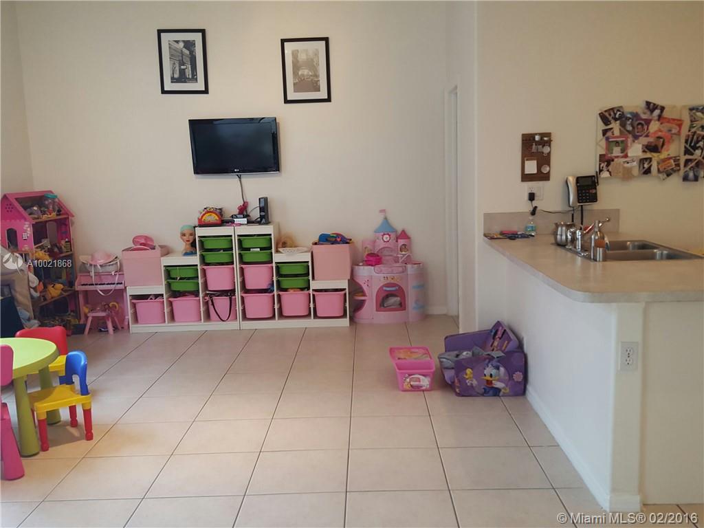 Maple Ridge 167-38 B - Residential