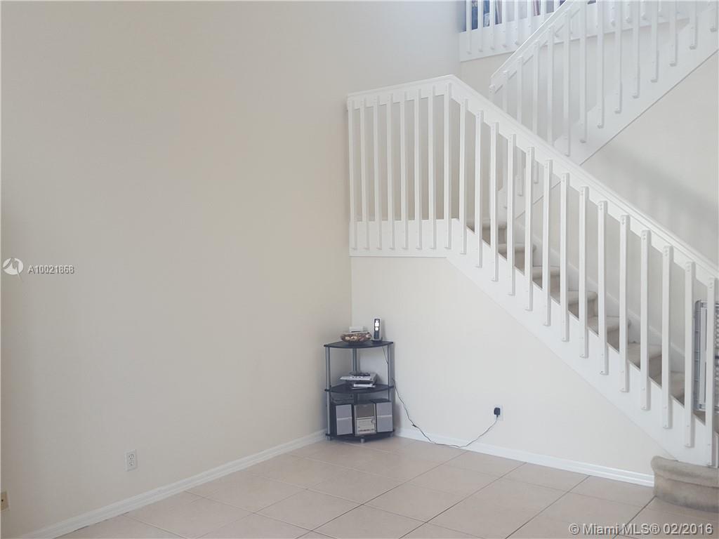 Maple Ridge 167-38 B - Residential